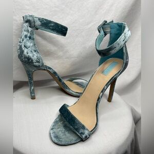 Sky Blu textured heels